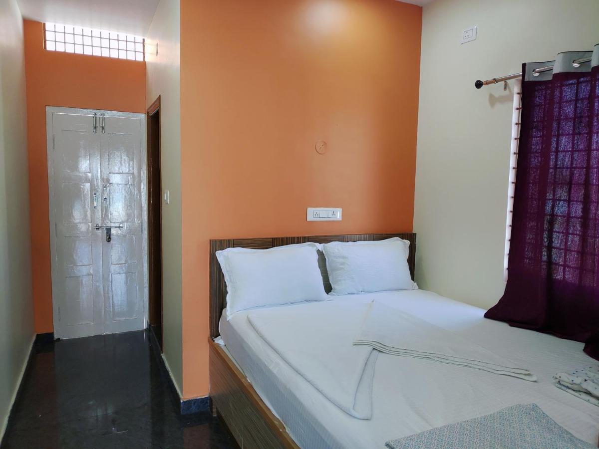 هامبي Vijayanagara Home Stay المظهر الخارجي الصورة